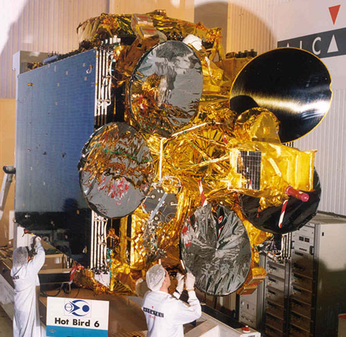 Premier satellite avec multiplexage numérique embarqué