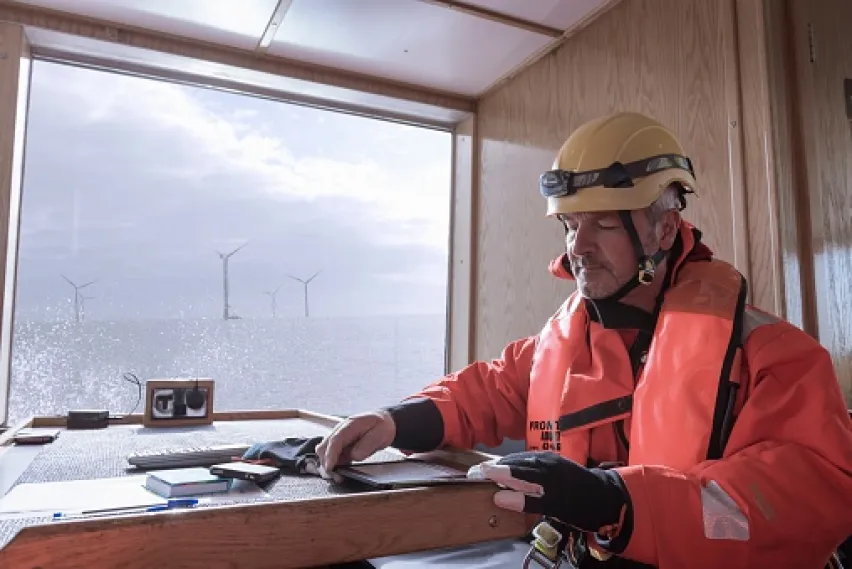 Offshore Rig maintenance guy using an tablet
