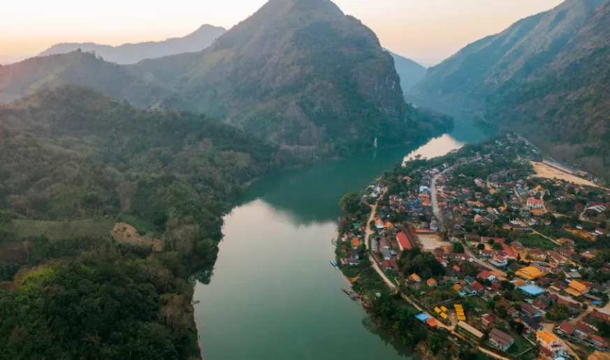 Video-Broadcast-Neighbourhood_TxtCTA_APAC_Aerial