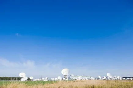 Grupo de antenas satelitales en el Telepuerto de Rambouillet