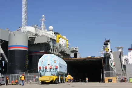 Sea Launch recibe el vehículo de lanzamiento para la misión del satélite EUTELSAT 70B, perspectiva más cercana