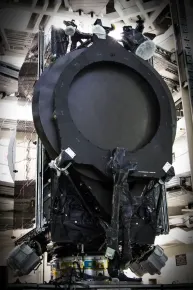 Satélite EUTELSAT 115 West B antes de ser preparado para su traslado al sitio de lanzamiento en Cabo Cañaveral