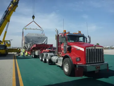 Satélite EUTELSAT 3B a caminho do Porto de Origem, Califórnia