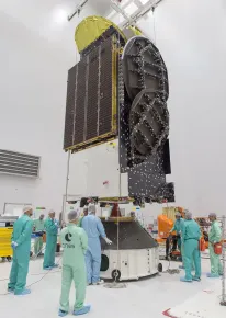 Le satellite EUTELSAT 65 West A a été remis aux équipes pour la préparation finale au lancement au Centre Spatial (Kourou, Guyane française)