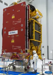 Opérations de ravitaillement du satellite EUTELSAT 172B