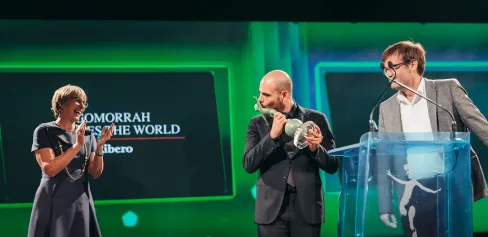 Gomorra ganando el premio al Mejor Programa de Ficción en los Premios de Televisión Eutelsat 2014