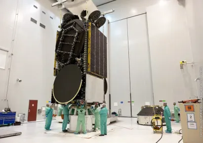 El satélite EUTELSAT 25B que se está preparando para el lanzamiento