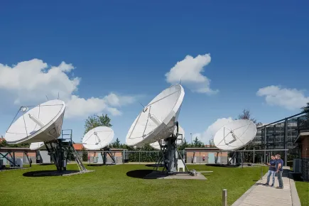 El teletransportador Skylogic, situado en Turín, con suelo de césped