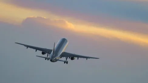 IMAGE_Press_Airplane-taking-off_GettyImages-90497271_180325.webp