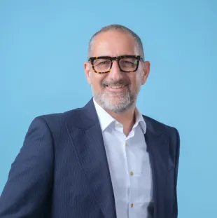 Portrait photo of Arlen Kassighian Portrait photo of Arlen Kassighian
