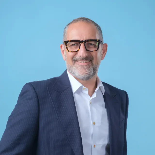 Portrait photo of Arlen Kassighian Portrait photo of Arlen Kassighian