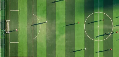 Foto aérea de un campo de fútbol